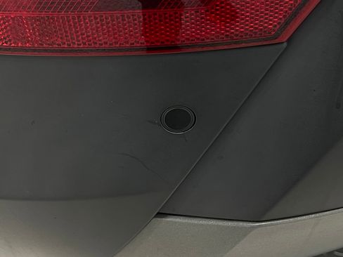 Used 2017 Land Rover Discovery SE image 13