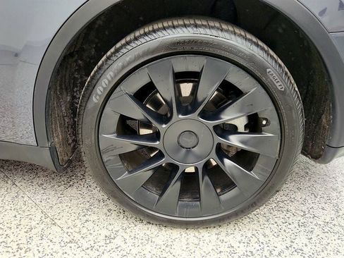 Used 2020 Tesla Model Y Long Range image 9