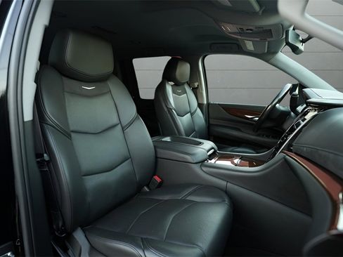 Used 2020 Cadillac Escalade ESV 4WD image 37