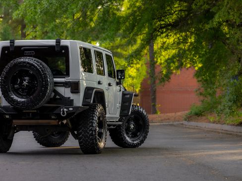 Used 2016 Jeep Wrangler Unlimited Sahara AWD/4WD image 30