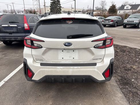 Used 2024 Subaru Crosstrek 2.0i Premium image 5