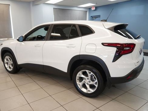 Used 2024 Chevrolet Trax LS w/ LS Convenience Package image 7