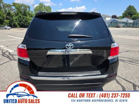 Used 2012 Toyota Highlander FWD w/ Cold Weather Pkg image 4