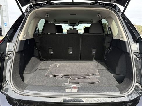 Certified 2025 Nissan Rogue S image 18