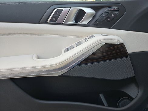 Used 2024 BMW X7 M60i w/ Executive Package image 13