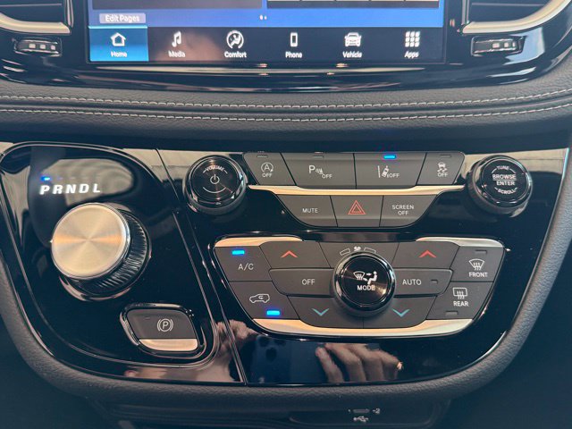 New 2026 Chrysler Pacifica Select AWD/4WD image 22