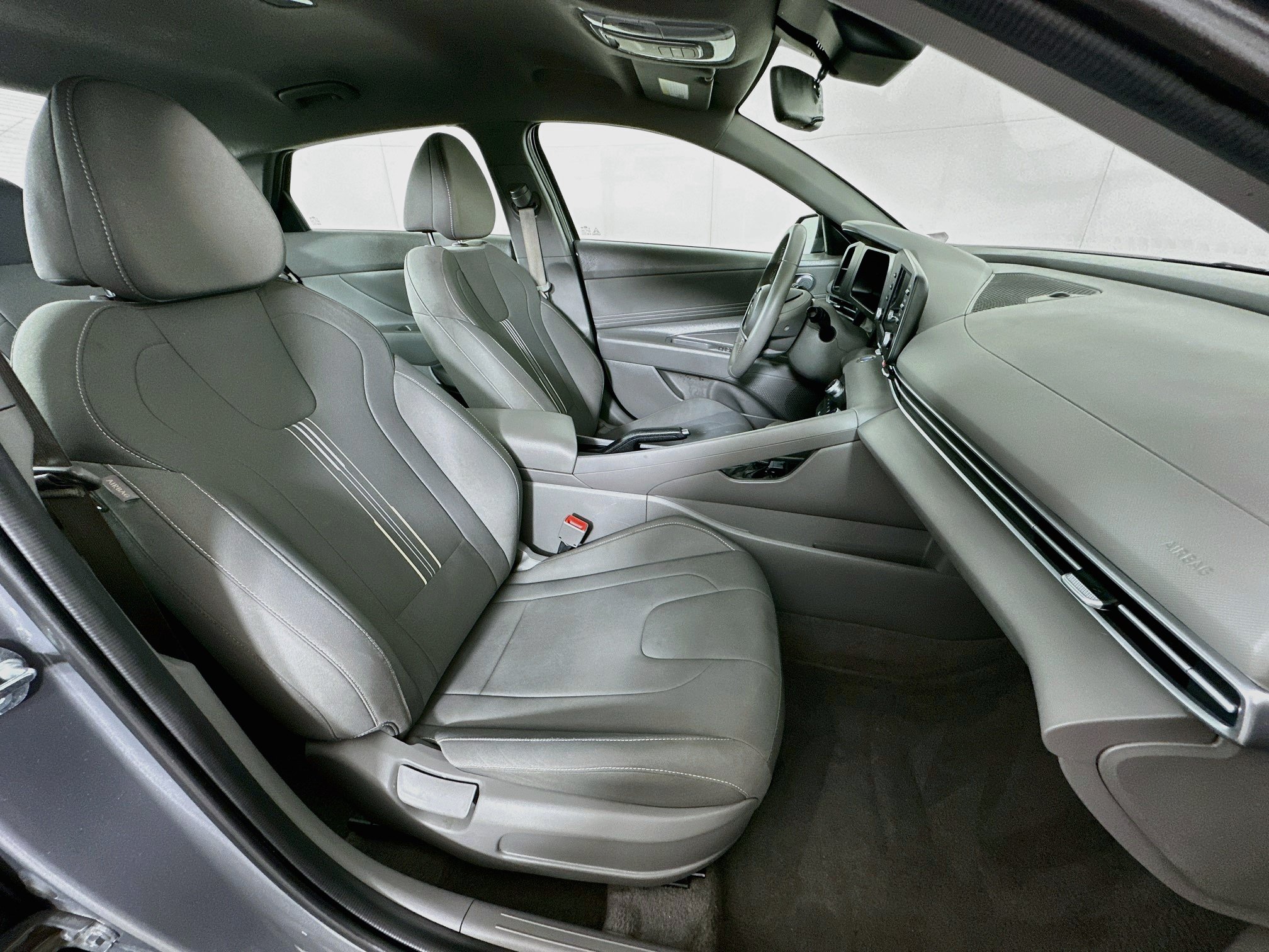 Used 2025 Hyundai Elantra Sport FWD image 29