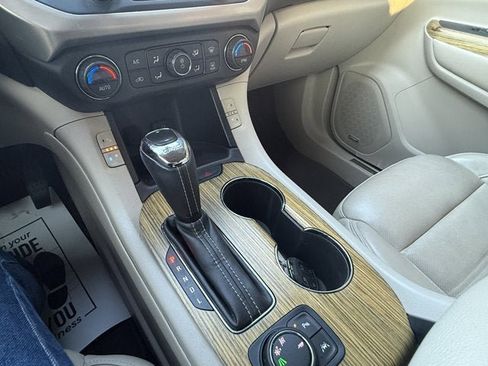 Used 2019 GMC Acadia Denali image 27