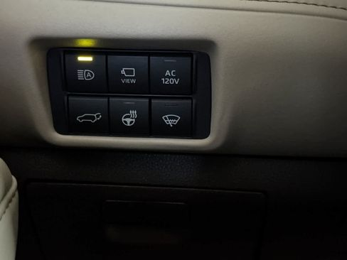 Used 2022 Toyota Highlander Platinum AWD/4WD image 32
