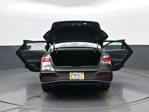New 2026 Hyundai Elantra SE image 32