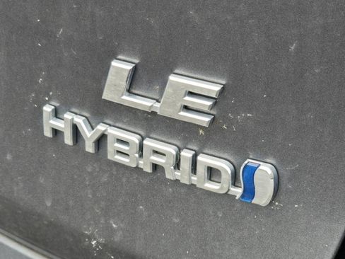 Used 2021 Toyota RAV4 LE AWD/4WD image 17