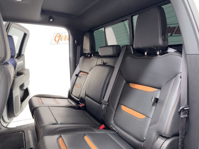 Used 2023 GMC Sierra 1500 AT4 w/ Technology Package AWD/4WD image 17