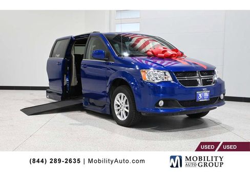 Used 2019 Dodge Grand Caravan SXT w/ Driver Convenience Group image 1
