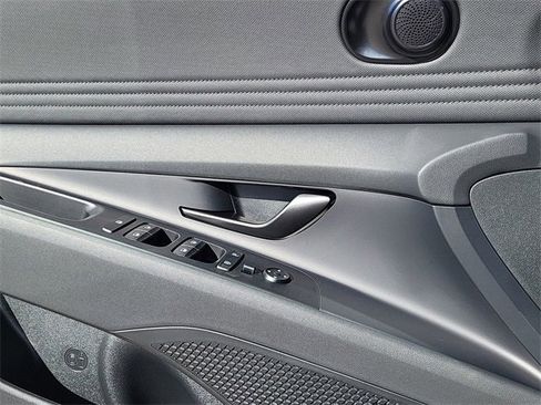 Certified 2025 Hyundai Elantra Sport image 14