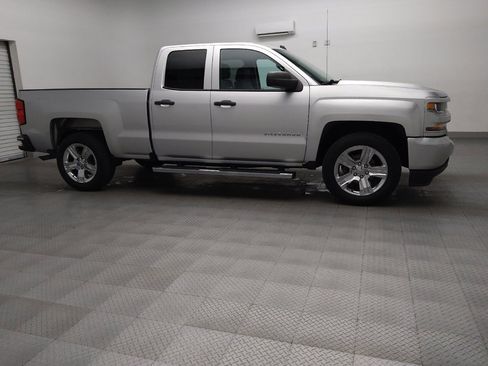 Used 2018 Chevrolet Silverado 1500 Custom w/ Custom Value Package image 11