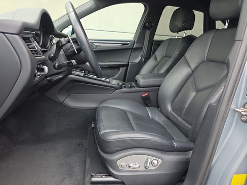 Certified 2023 Porsche Macan AWD/4WD image 5