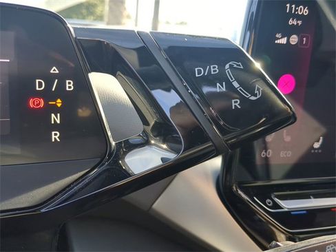 Used 2024 Volkswagen ID.4 2WD image 24