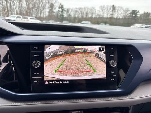 Used 2024 Volkswagen Taos SE image 34