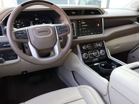 Used 2024 GMC Yukon Denali w/ Advanced Technology Package AWD/4WD image 5