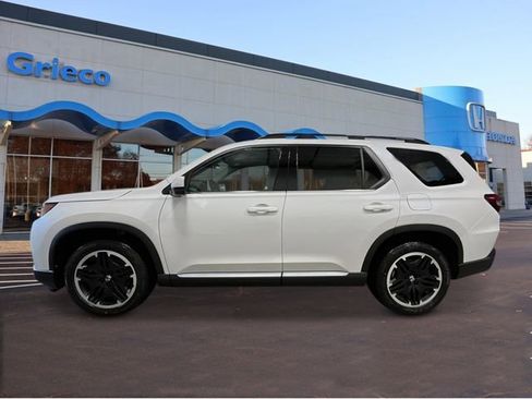 New 2026 Honda Pilot Touring image 2