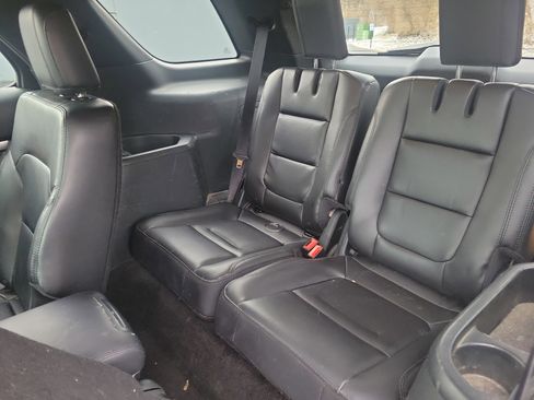 Used 2018 Ford Explorer XLT w/ Equipment Group 202A image 23