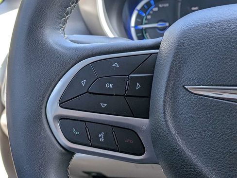 Used 2024 Chrysler Pacifica Limited FWD image 24