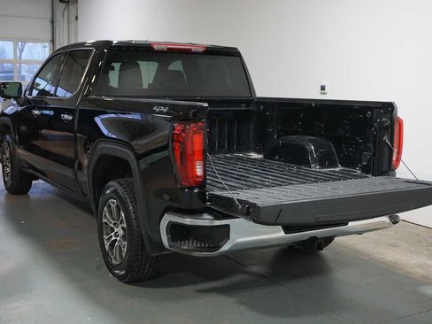 Certified 2025 GMC Sierra 1500 SLT image 3