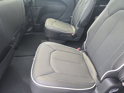 New 2026 Chrysler Pacifica Limited w/ S Appearance Package image 20