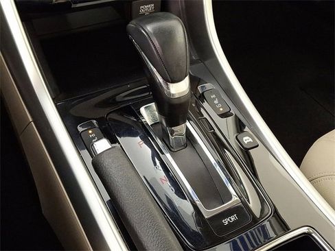 Used 2017 Honda Accord Touring image 16