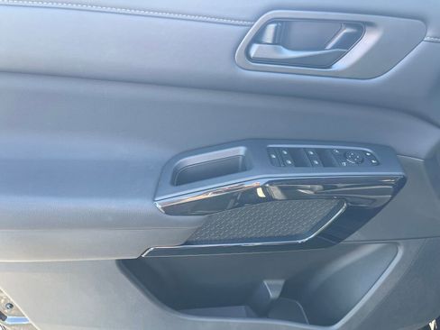 New 2025 Nissan Pathfinder SV w/ Black Appearance Package image 7