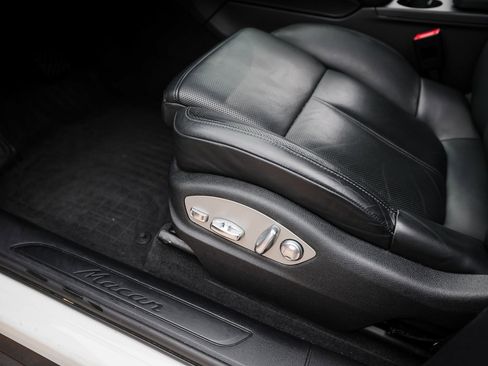 Certified 2023 Porsche Macan image 14