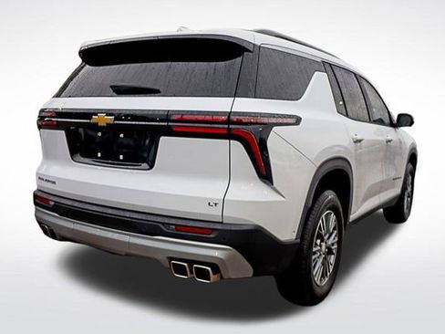 Used 2024 Chevrolet Traverse LT w/ Enhanced Driving Package image 7