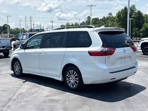 Used 2020 Toyota Sienna XLE w/ XLE Navigation Package FWD image 26