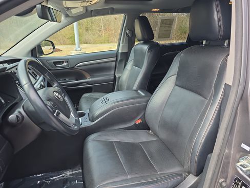 Used 2018 Toyota Highlander Limited image 17