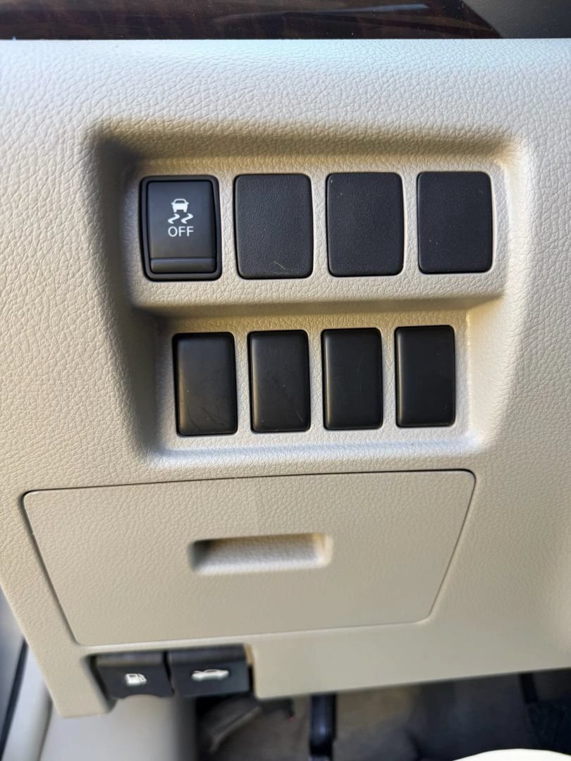 Used 2013 Nissan Quest S FWD image 27