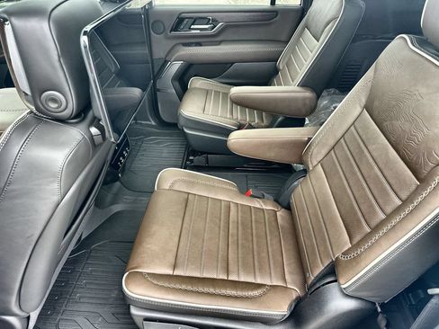 New 2026 GMC Yukon XL Denali Ultimate w/ LPO, Floor Liner Package AWD/4WD image 16