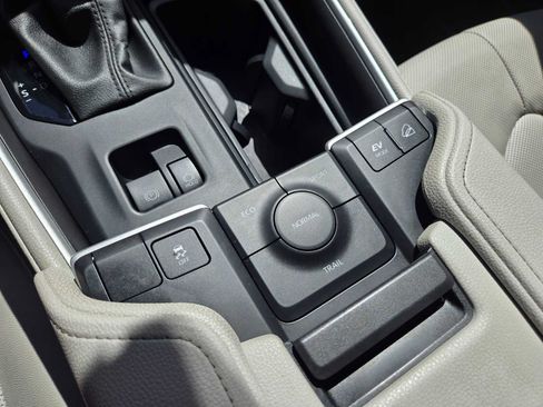 Used 2024 Toyota Grand Highlander AWD Hybrid image 31