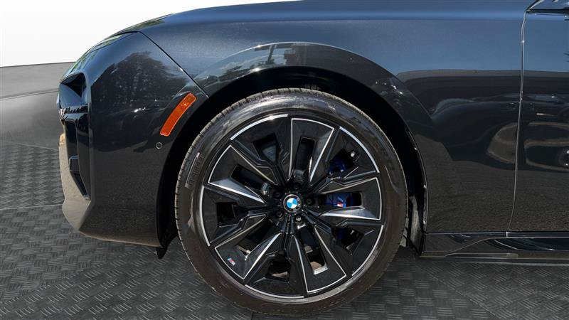 Used 2023 BMW i7 xDrive60 AWD/4WD image 9