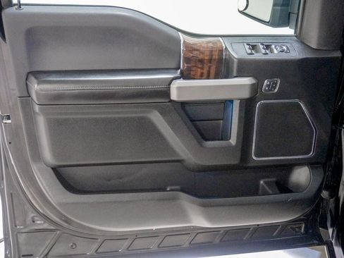 Used 2015 Ford F150 Platinum w/ Equipment Group 701A Luxury image 16