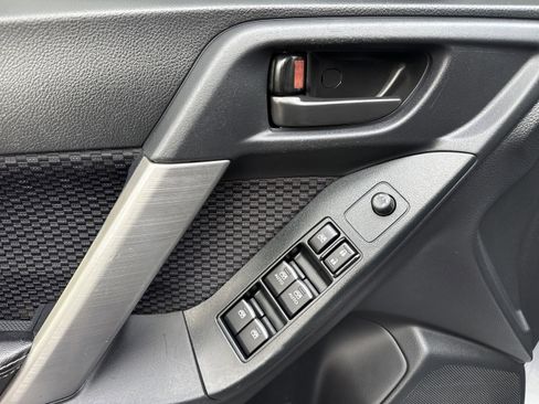 Used 2017 Subaru Forester 2.5i Premium image 8