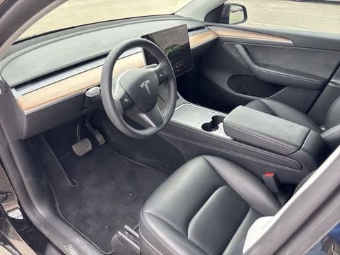 Used 2023 Tesla Model Y Long Range image 9