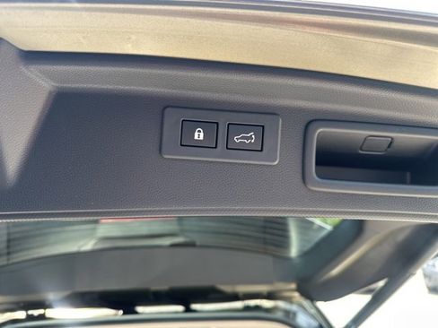 Used 2022 Subaru Forester Premium image 30