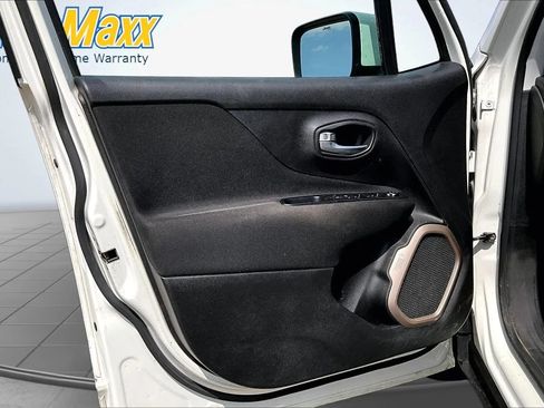 Used 2017 Jeep Renegade Latitude AWD/4WD image 19