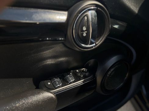 Used 2016 MINI Cooper 4-Door Hardtop image 13