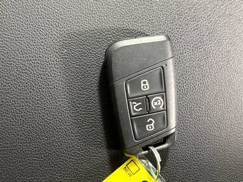 Used 2020 Volkswagen Atlas Cross Sport SEL R-Line AWD/4WD image 67