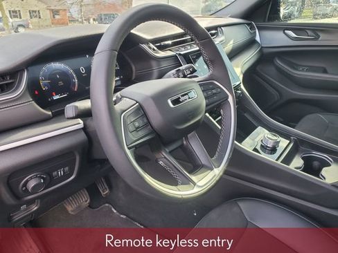 Used 2024 Jeep Grand Cherokee L Altitude AWD/4WD image 18