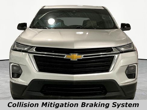 Used 2022 Chevrolet Traverse LS image 2