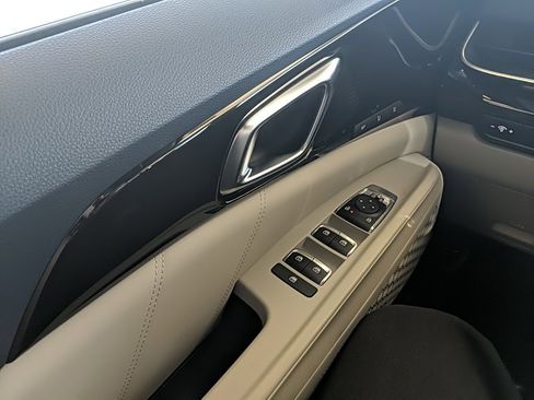 Used 2025 Kia Carnival SX Prestige image 27