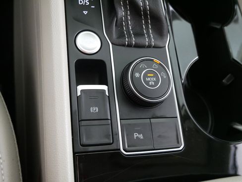 Used 2023 Volkswagen Atlas SE w/ Panoramic Sunroof Package image 29