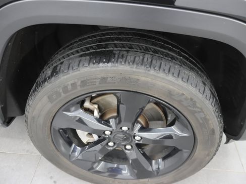 Used 2023 Jeep Grand Cherokee L Laredo AWD/4WD image 3